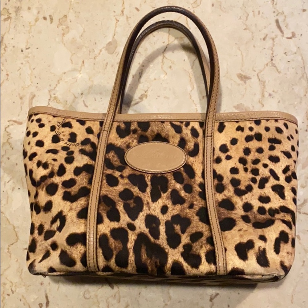 DOLCE & GABBANA Animalier Leopard Print Tote 🐾